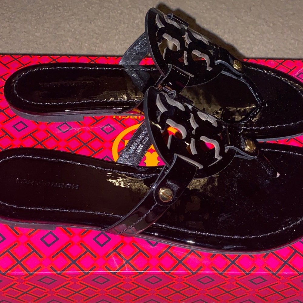 NEW Tory Burch Black Patent Logo Miller Thong Sandals - Picture 4 of 6